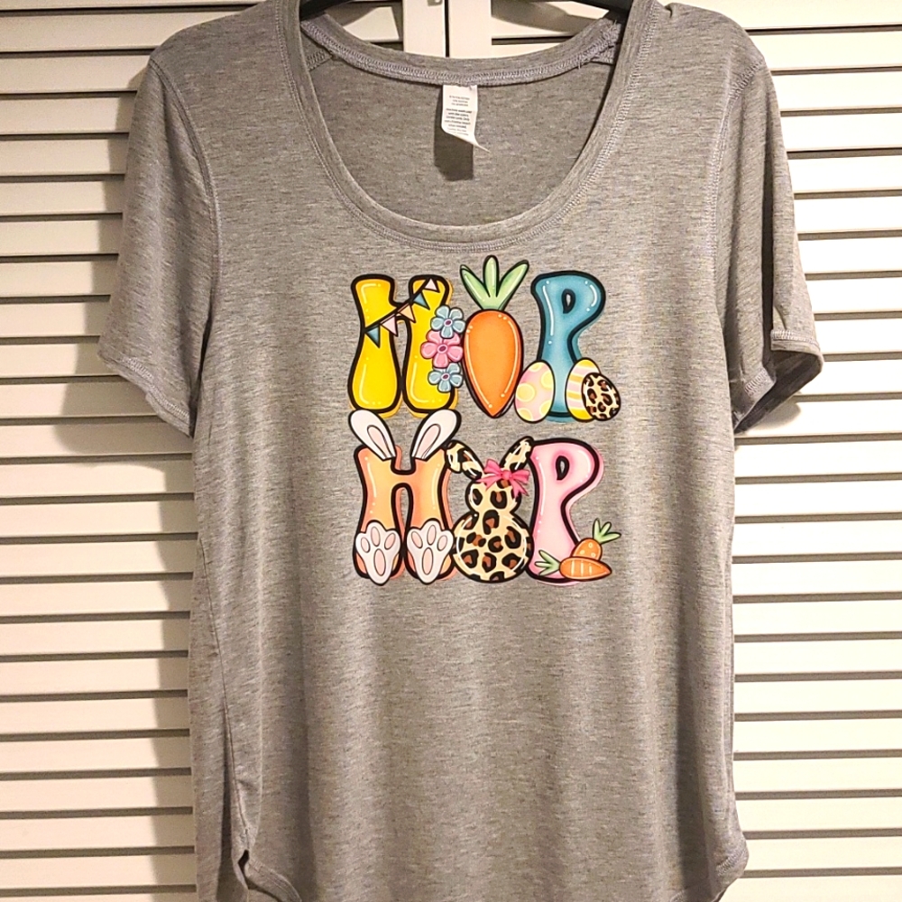 EASTER T-SHIRT - says Hip Hop, size M-L grey scoop neckline NWT